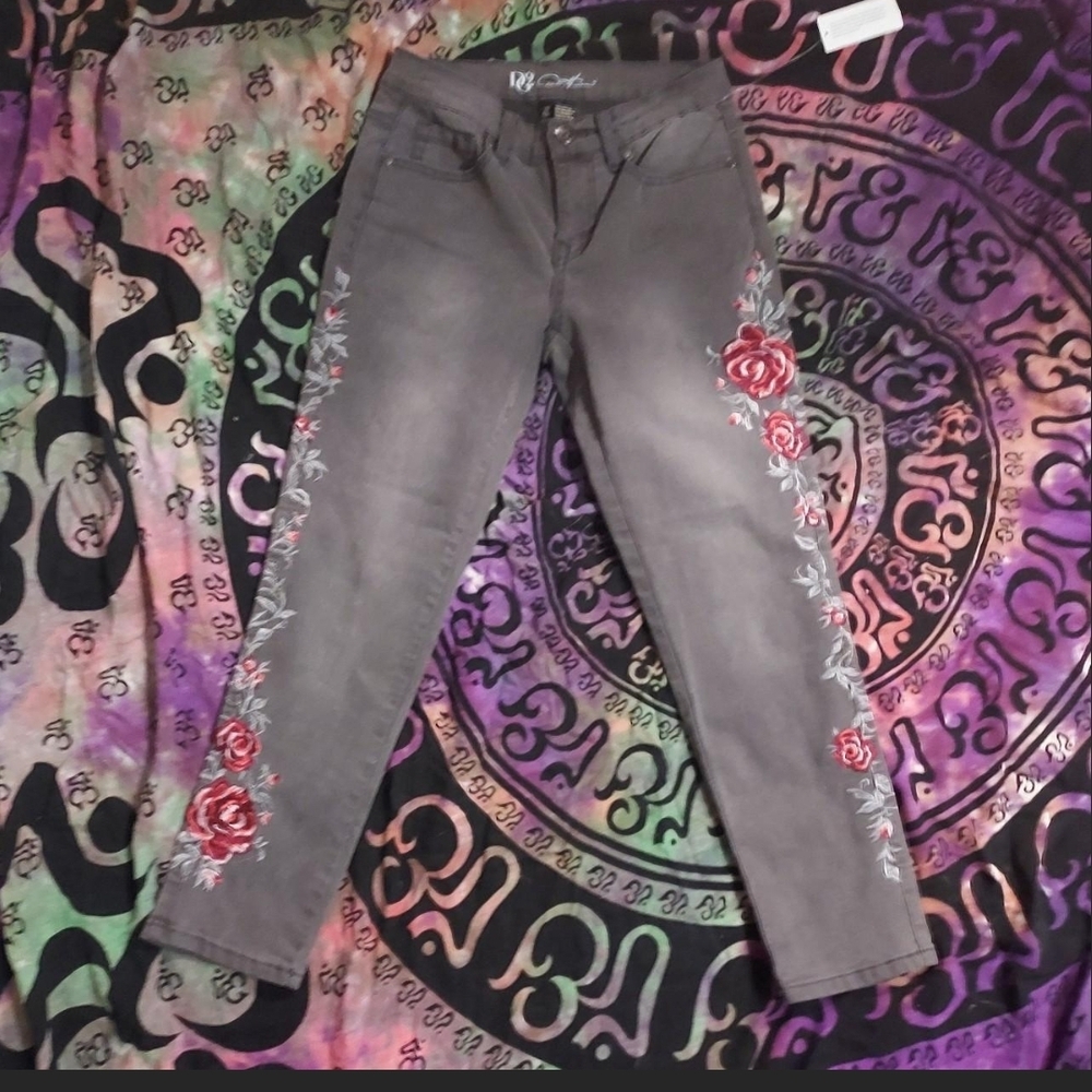Diane Gilman Gray Floral Embroidered Pants